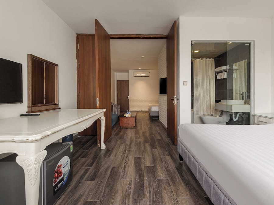 Superior Family | Minibar, in-room safe, desk, soundproofing