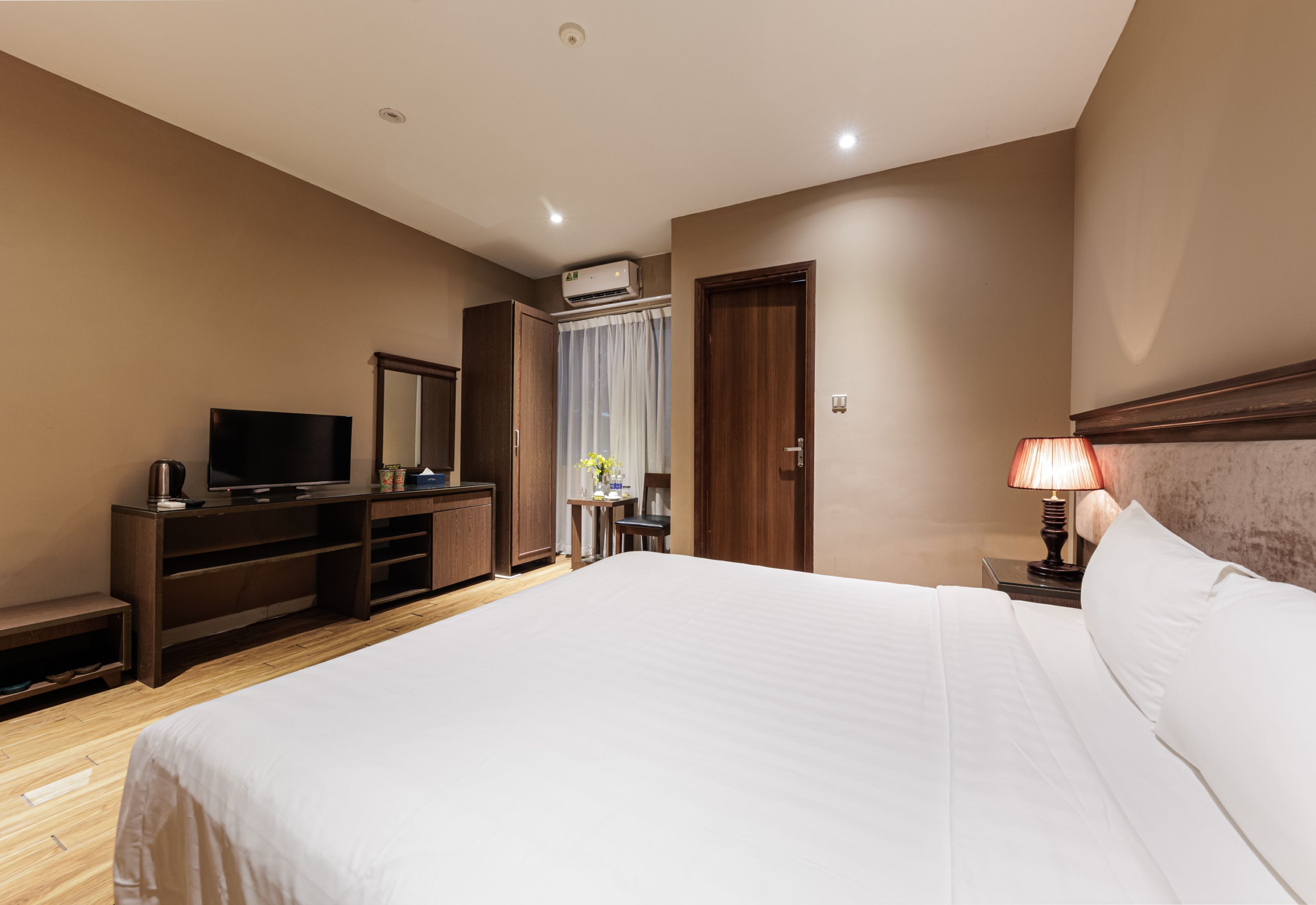 superior double room | minibar, in-room safe, desk, soundproofing