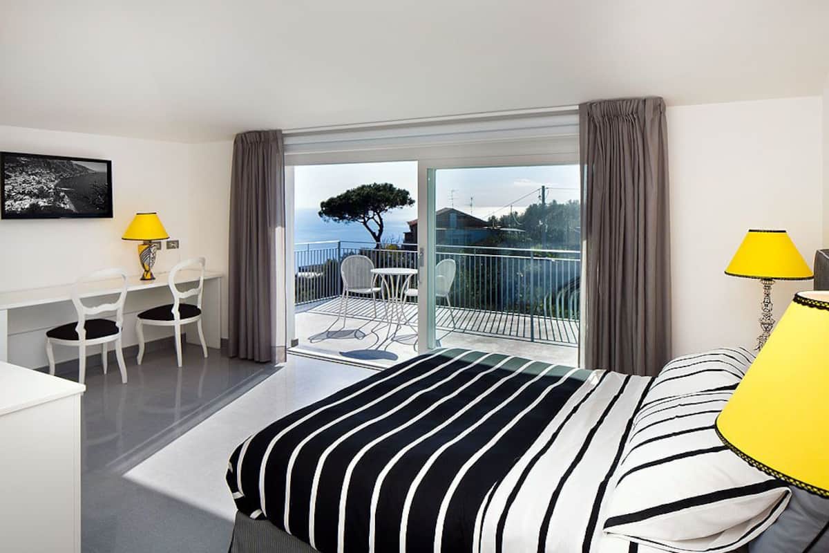 Memory-foam beds, desk, soundproofing, free WiFi