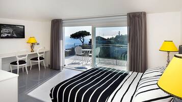 Quarto casal superior, terraço, vista para o mar | Camas com colchões de espuma com sistema de memória, escrivaninha