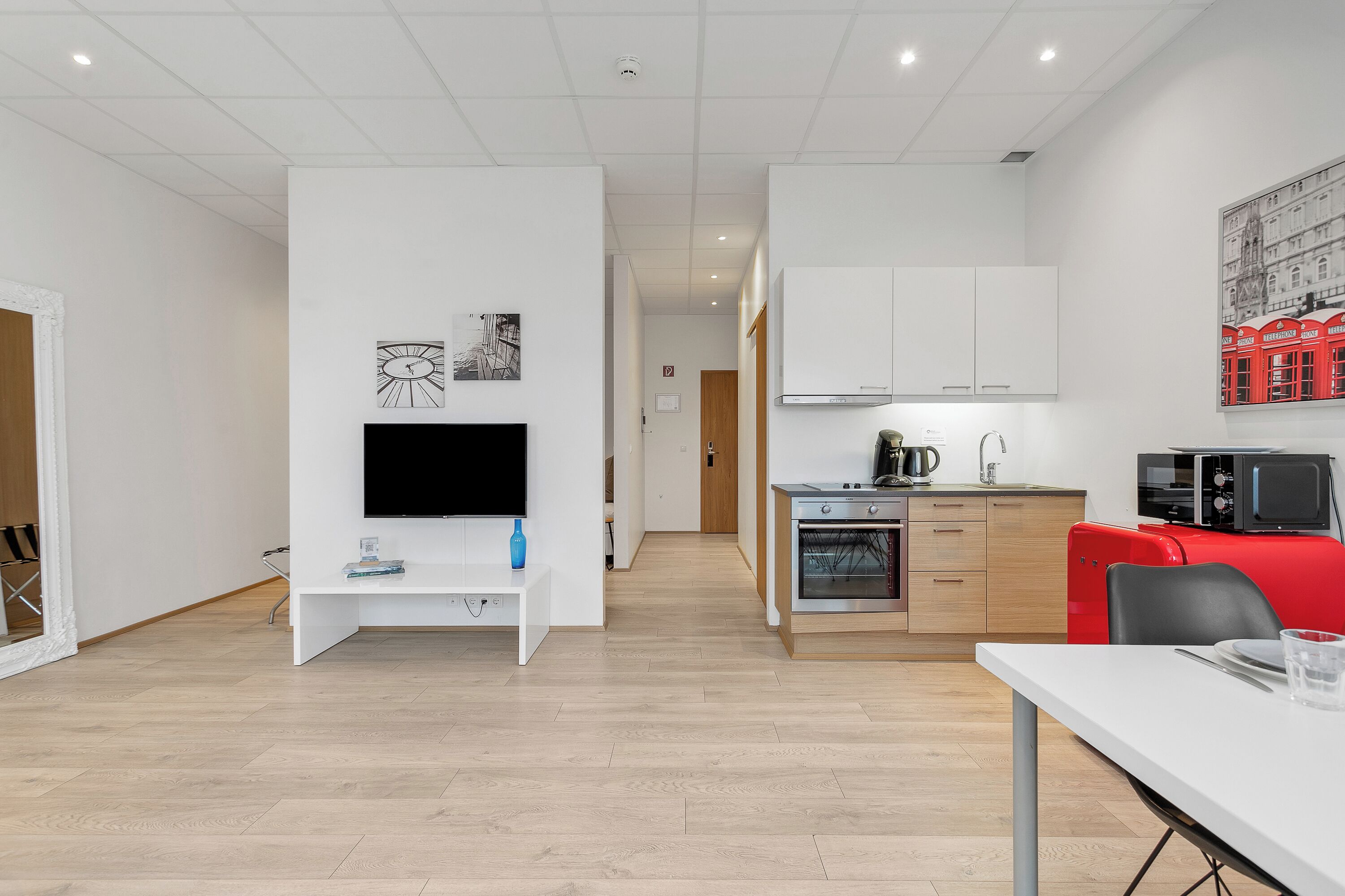 Blue Mountain Apartments- Family Studio | Living area | LED TV