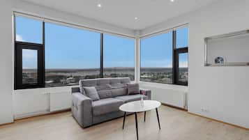Deluxe-Studio, Seeblick | Wohnbereich | LED-Fernseher