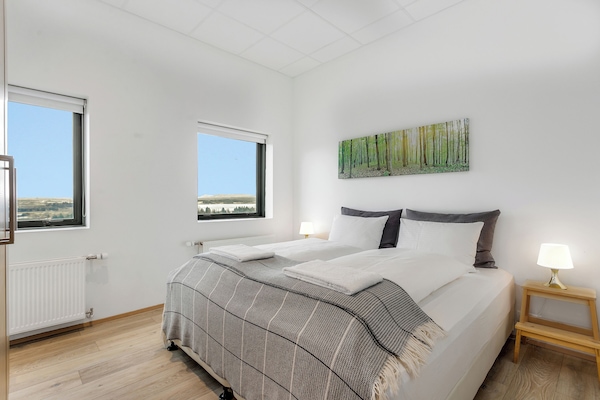 Estúdio luxo, vista para o lago | 1 quarto, camas com colchões pillow-top, individualmente decorados