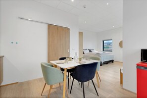 Blue Mountain Apartments- Economy Studio | In-room dining - Blue Mountain Apartments by Heimaleiga (Kópavogur)