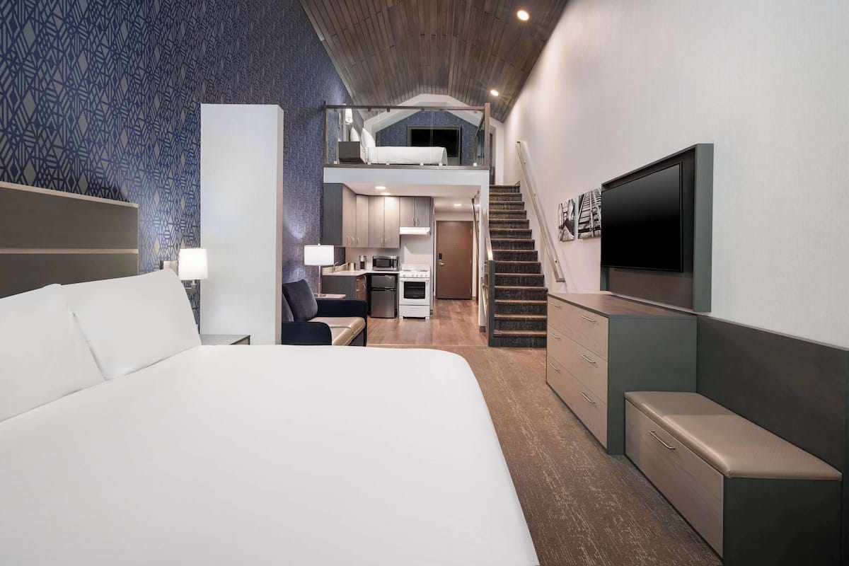 standard room, multiple beds, non smoking, kitchen (with sofabed) | private kitchen | mini-fridge, microwave, coffee/tea maker