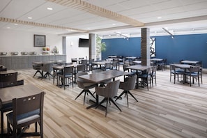 Buffet déjeuner gratuit tous les jours