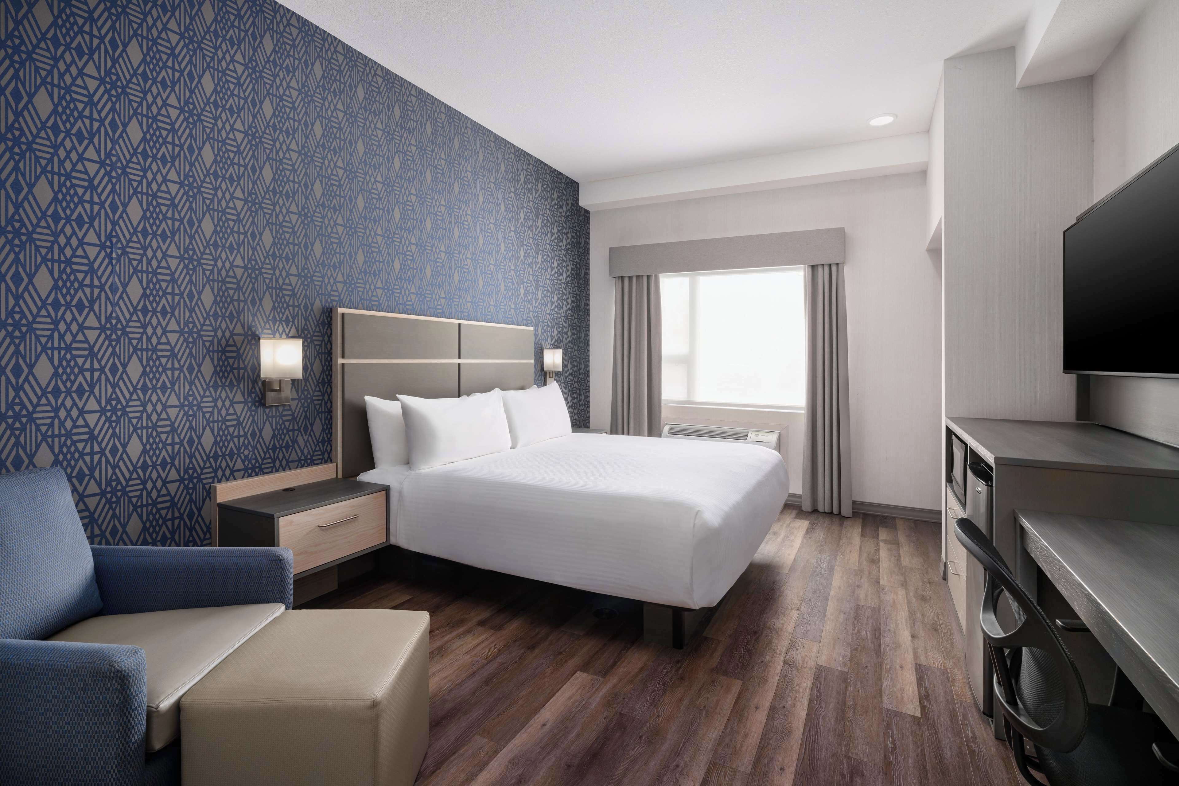 Standard Room, 1 King Bed, Accessible, Non Smoking