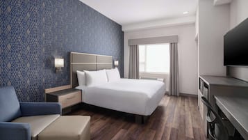 Standard Room, 1 King Bed, Accessible, Non Smoking | Premium bedding, desk, laptop workspace, blackout drapes