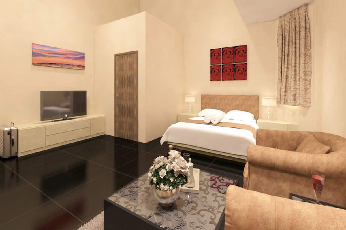 Grand Studio Suite | In-room safe, desk, iron/ironing board, cribs (surcharge)