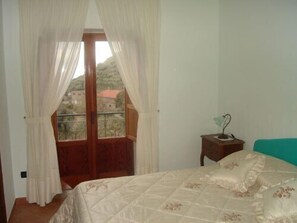 Double Room | Desk, soundproofing, cribs/infant beds, rollaway beds - B&B Puntaferano (Vico Equense)