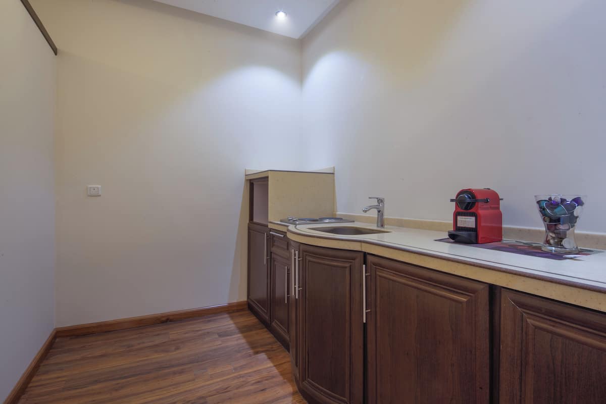 Fridge, coffee/tea maker, electric kettle