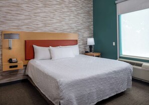 Suite, 1 King Bed, Accessible (Roll-in Shower)