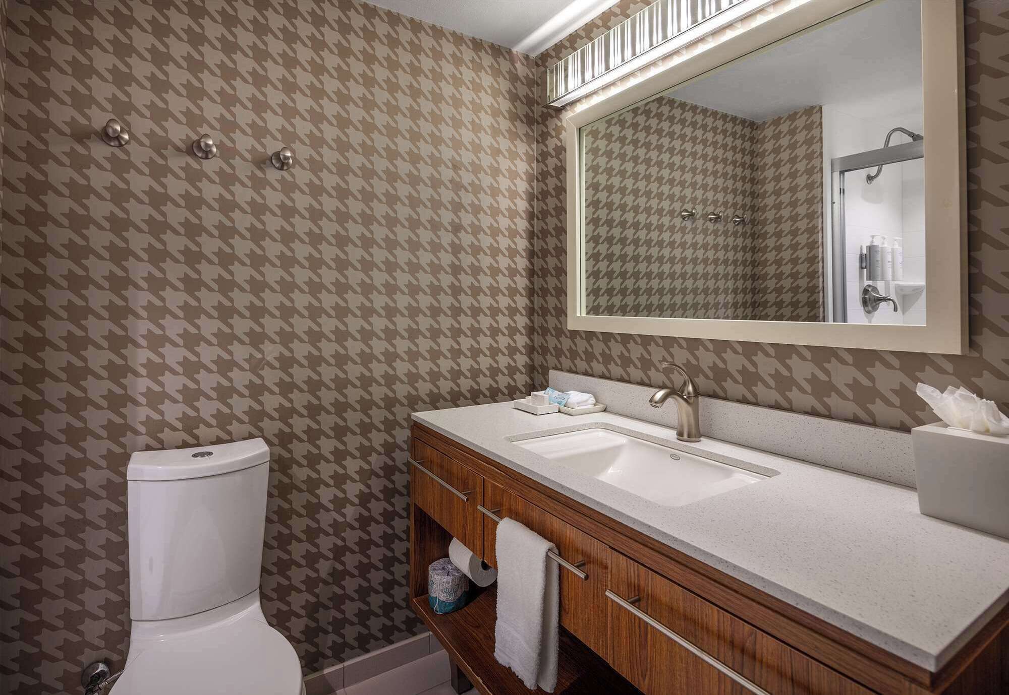 studio, 1 queen bed, non smoking (extended) | bathroom | hair dryer, bathrobes, towels