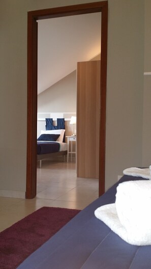 Quadruple Room, Ensuite | In-room safe, desk, free WiFi, bed sheets - Central Park B&B (Casarile)
