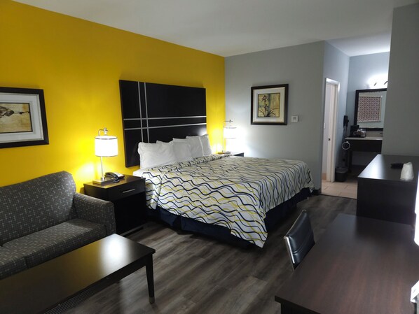 أغطية فراش متميزة ومكتب ومكواة/لوح كي وأسرّة قابلة للطي