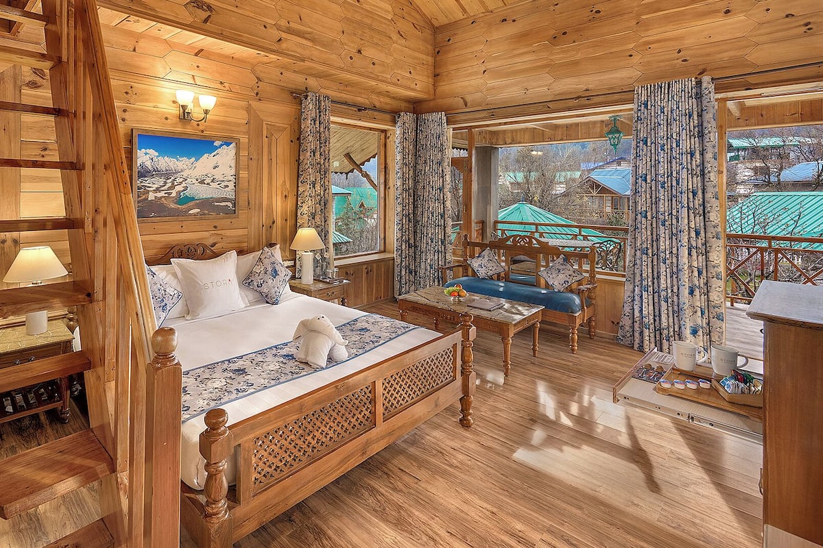 Standard Suite, 1 Queen Bed (Rohtang Duplex Double)