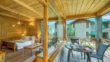 Deluxe Room, 1 Queen Bed (Garden View with Balcony Double) | Balcony