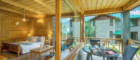 Deluxe Room, 1 Queen Bed (Garden View with Balcony Double) | Balcony