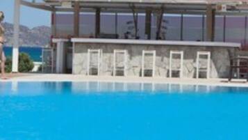Poolside bar