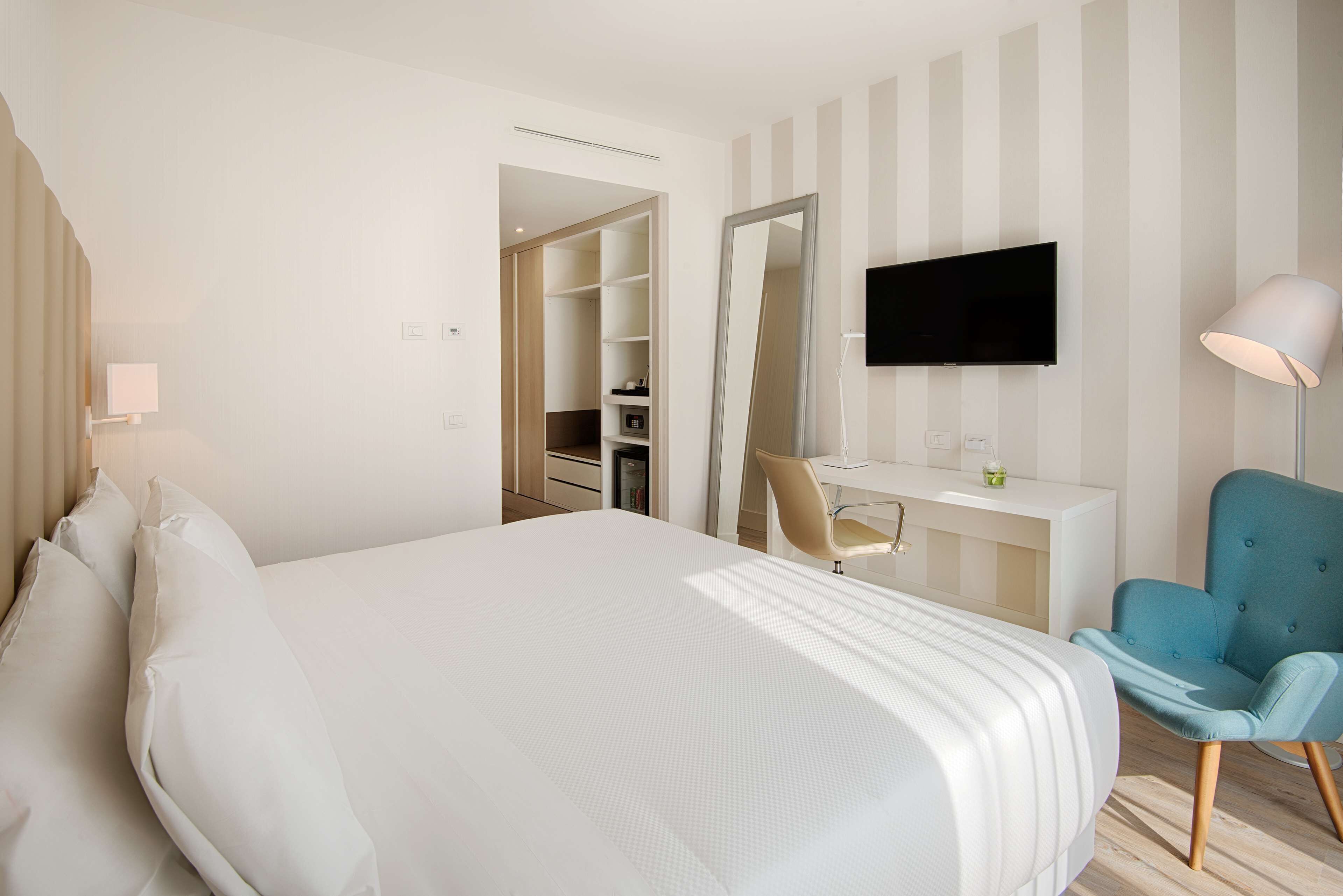 Minibar, coffres-forts dans les chambres, bureau, chambres insonorisées