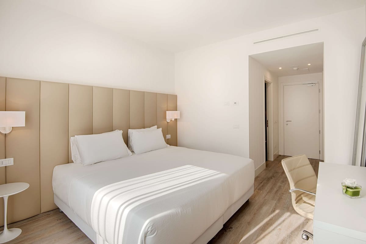 Minibar, in-room safe, desk, soundproofing