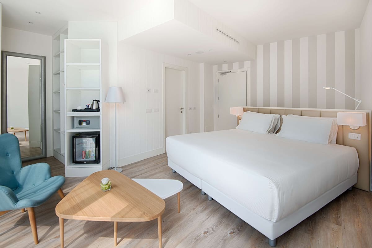 Minibar, in-room safe, desk, soundproofing
