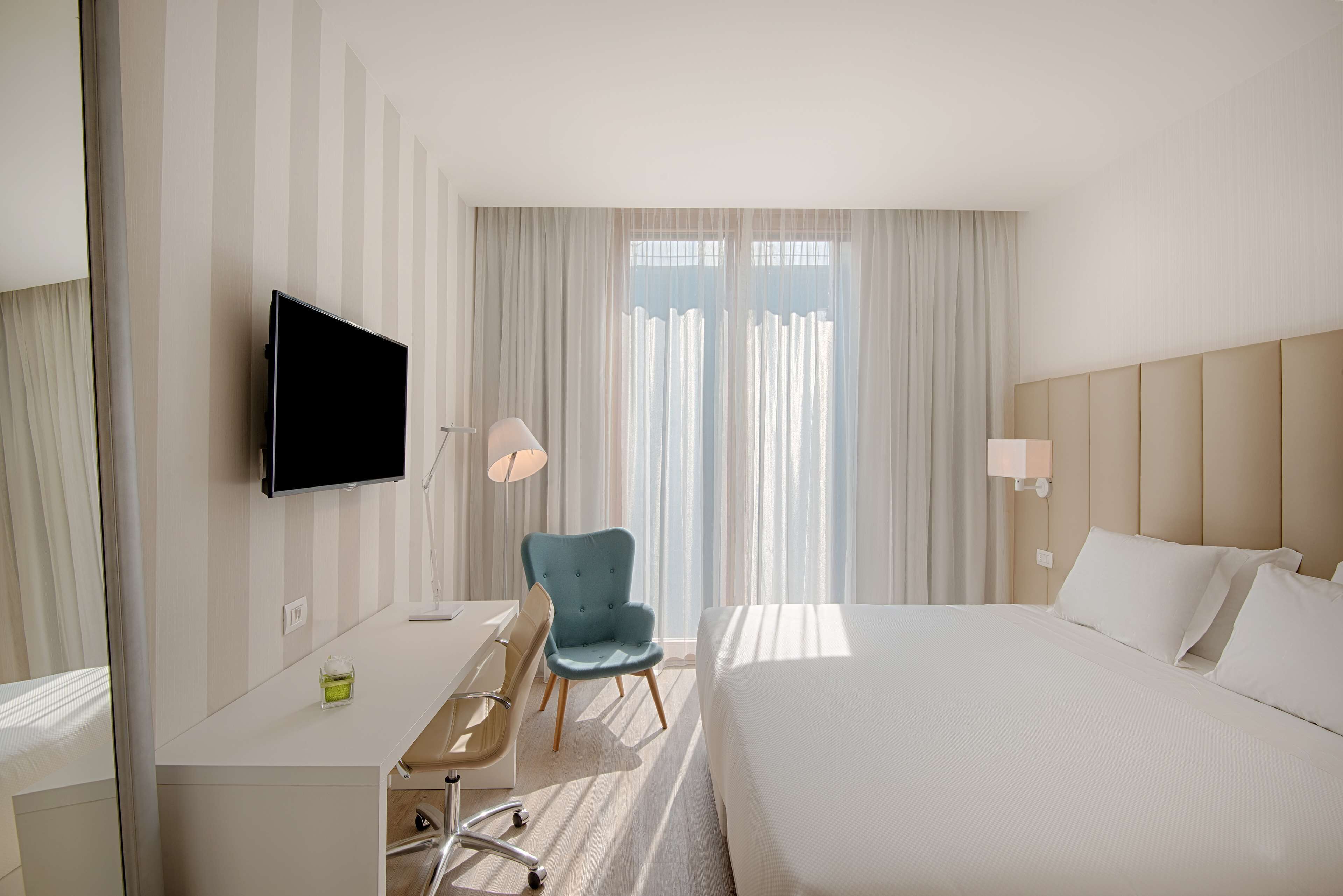 minibar, in-room safe, desk, soundproofing