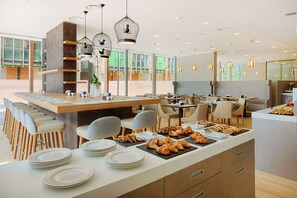 Daily buffet breakfast for a fee
