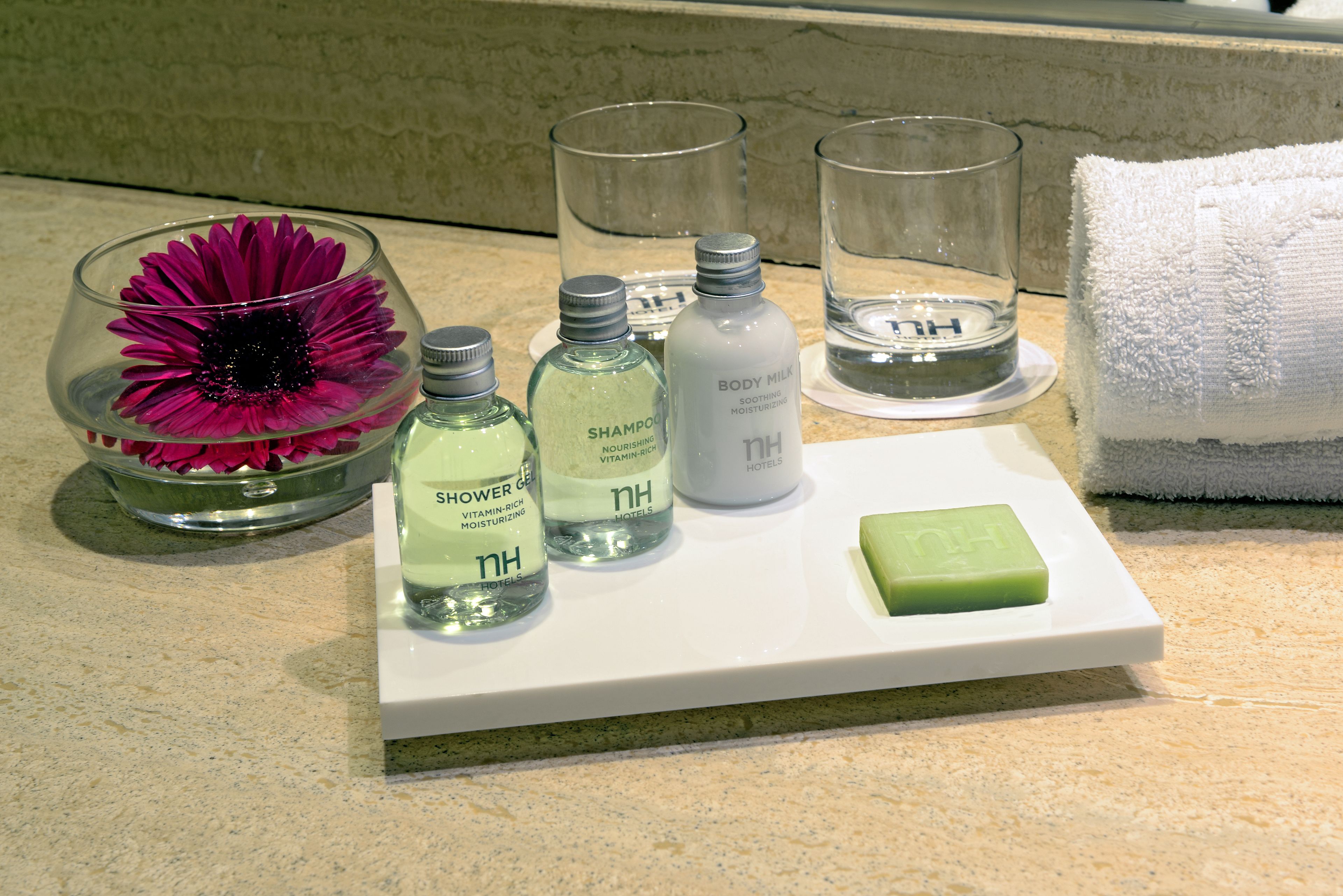 combined shower/bathtub, eco-friendly toiletries, hair dryer, bidet