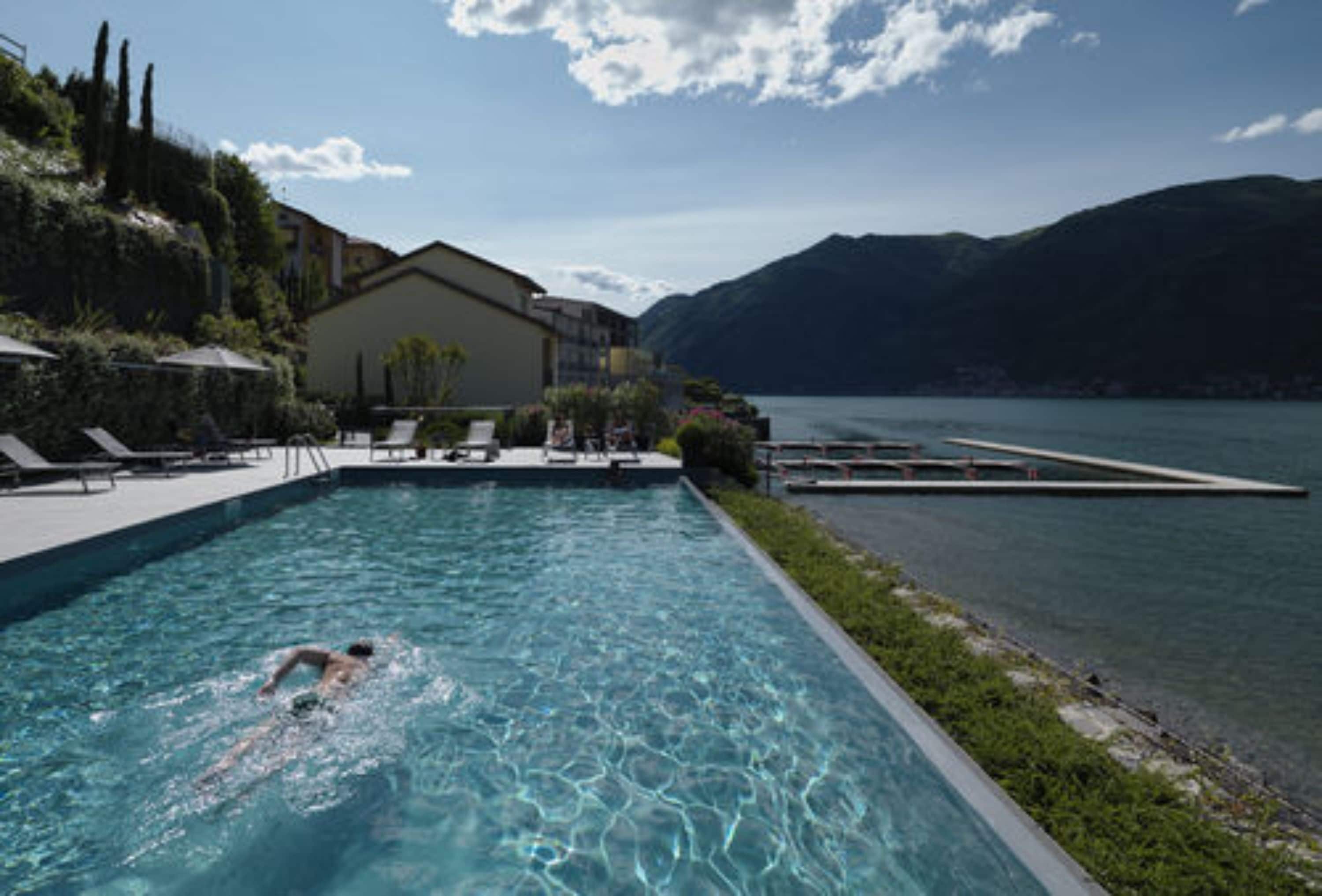 Seasonal outdoor pool, pool umbrellas, sun loungers