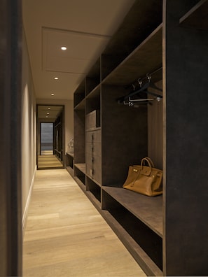 Grand Suite, Lake View | Frette Italian sheets, premium bedding, in-room safe
