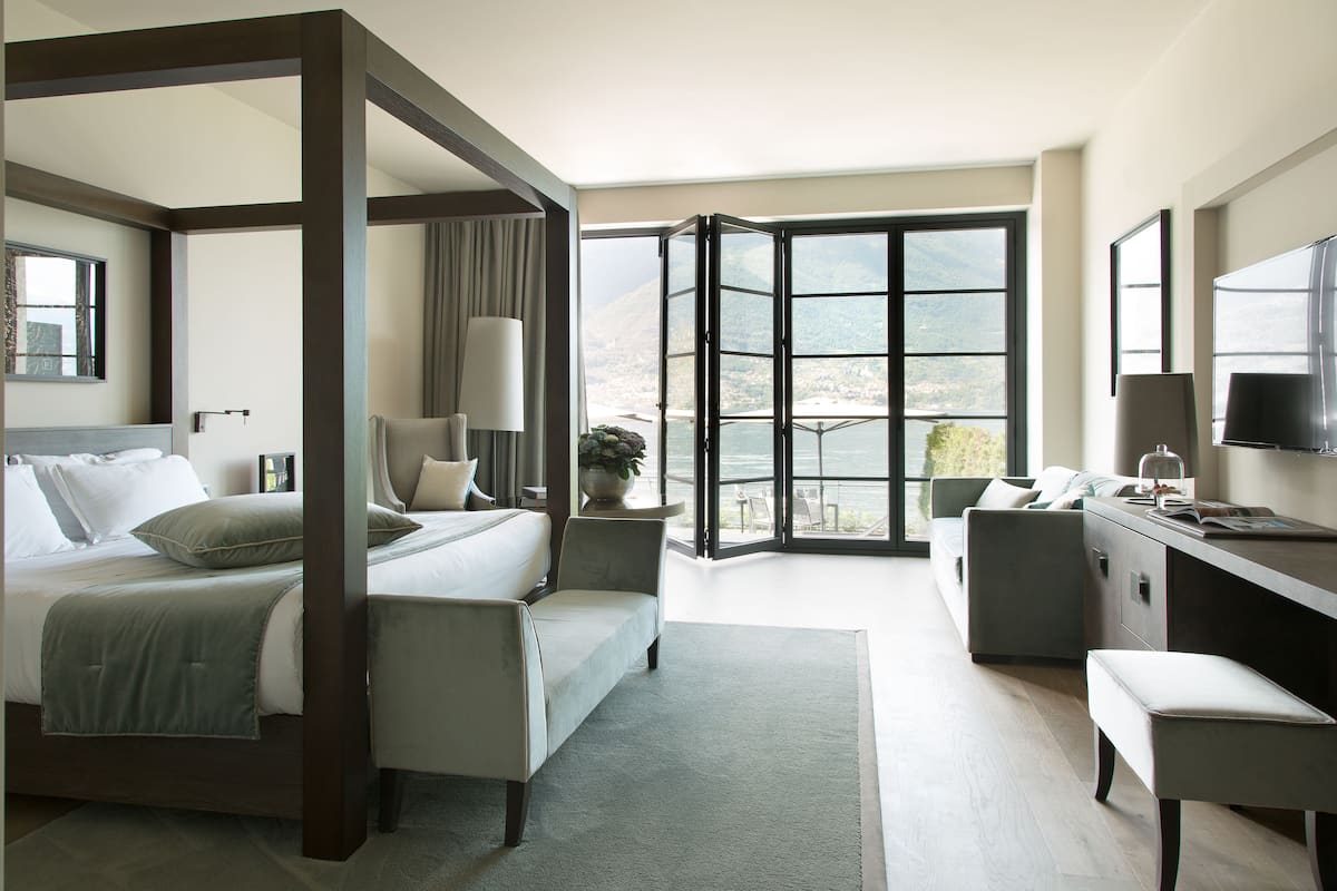 Junior suite, uitzicht op meer | Italiaanse Frette-lakens, luxe beddengoed, een kluis op de kamer