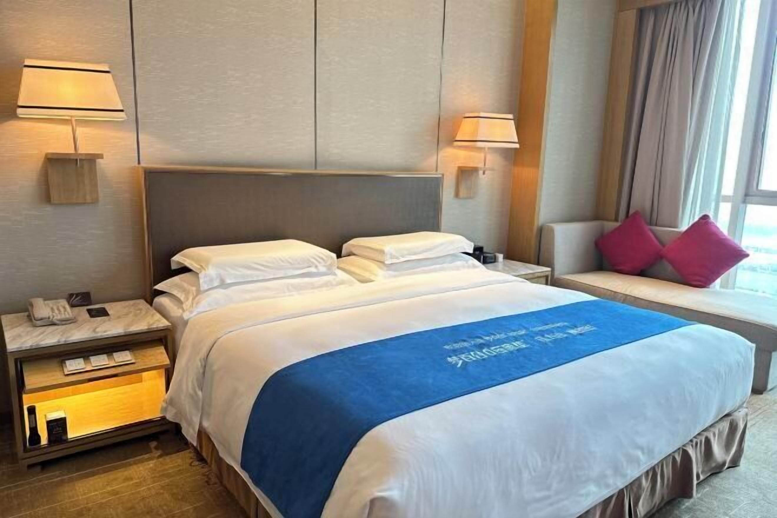 Cots/infant beds, alarm clocks