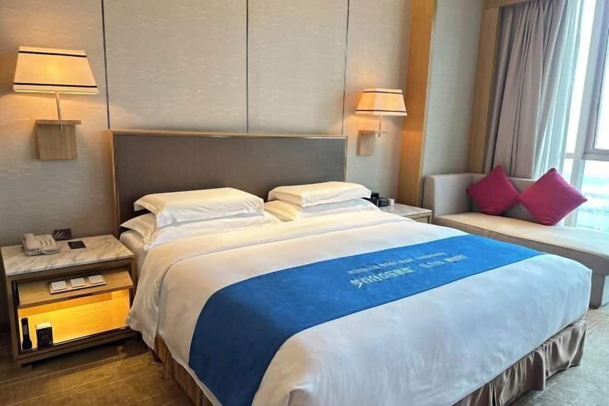 Cots/infant beds, alarm clocks