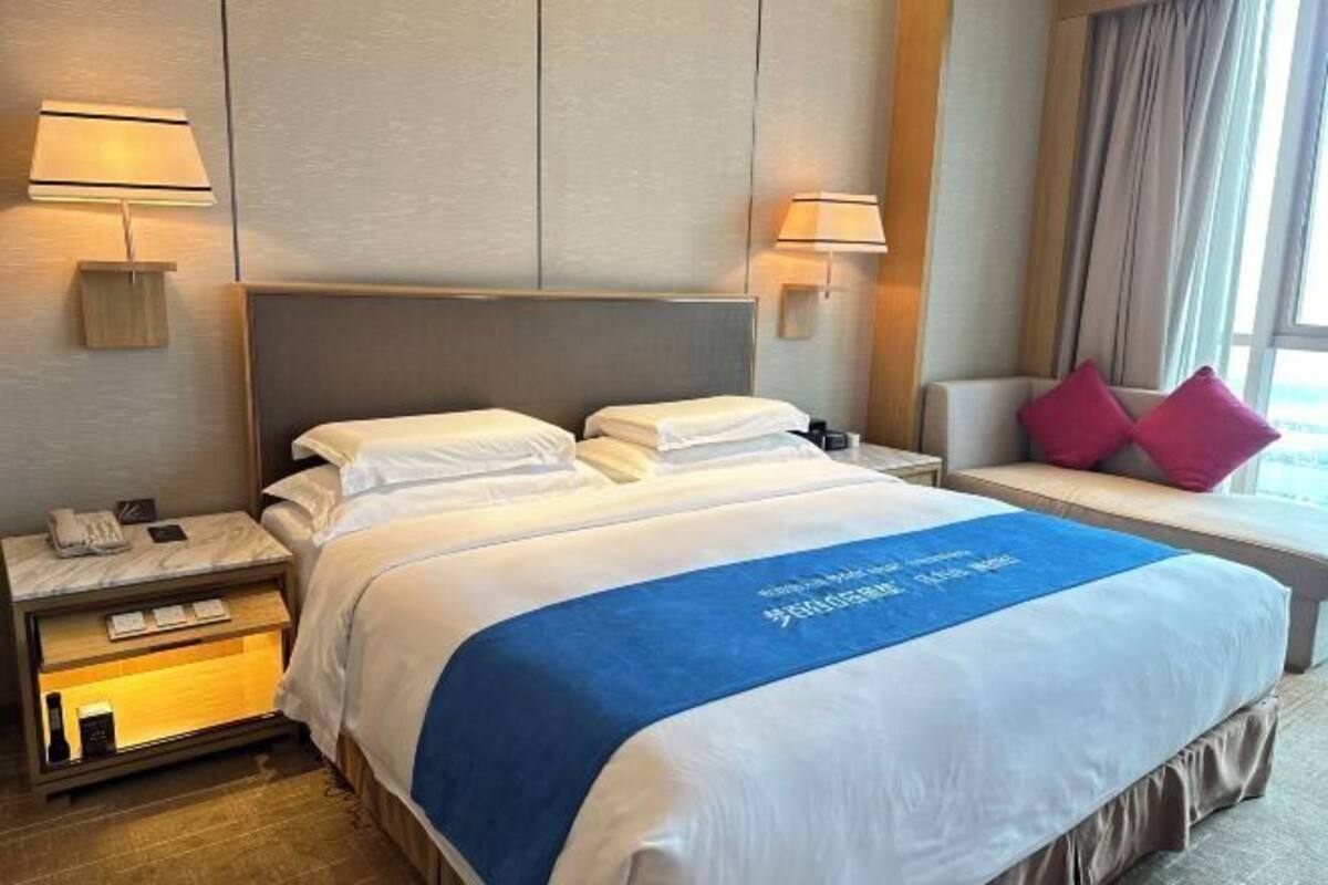 Cots/infant beds, alarm clocks