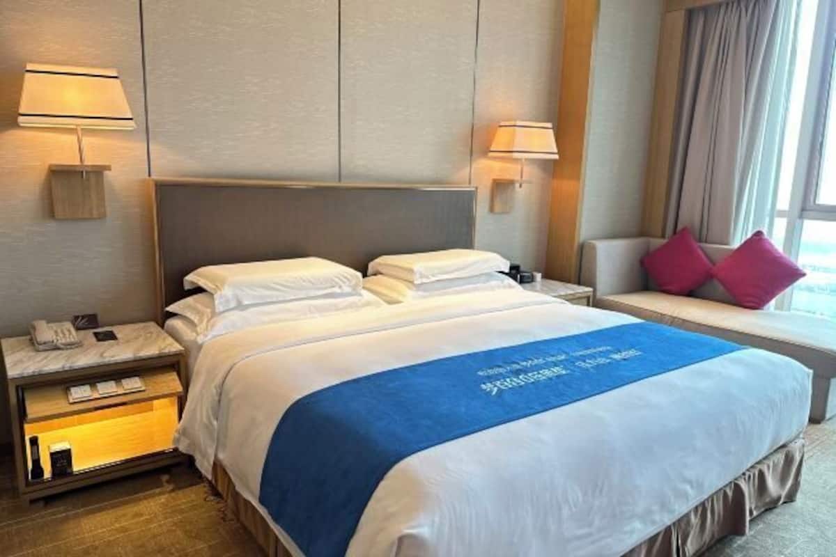 Cribs/infant beds, alarm clocks