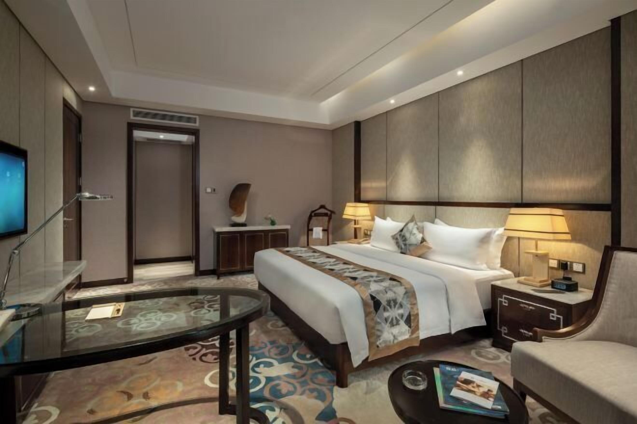 Cots/infant beds, alarm clocks