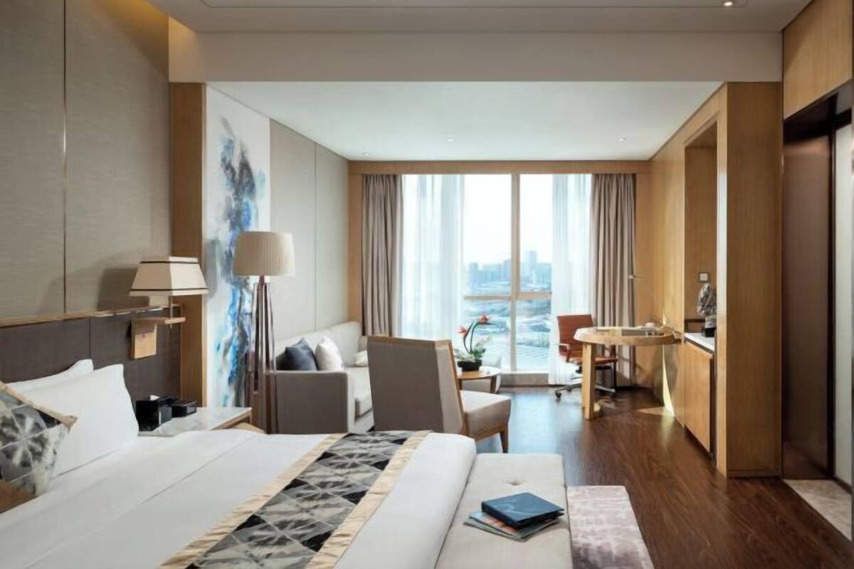 Cribs/infant beds, alarm clocks