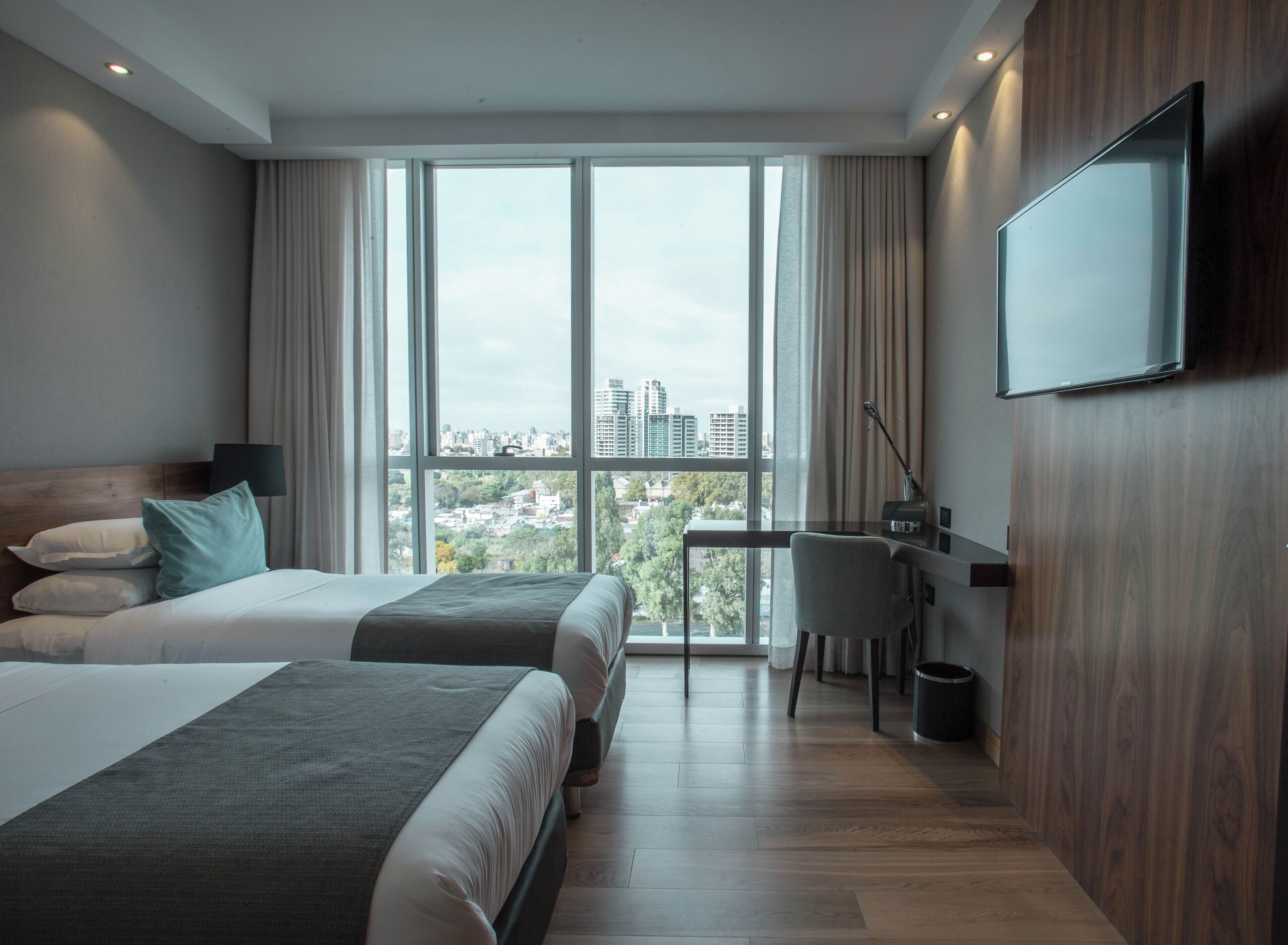 city room (parana) | premium bedding, minibar, in-room safe, desk