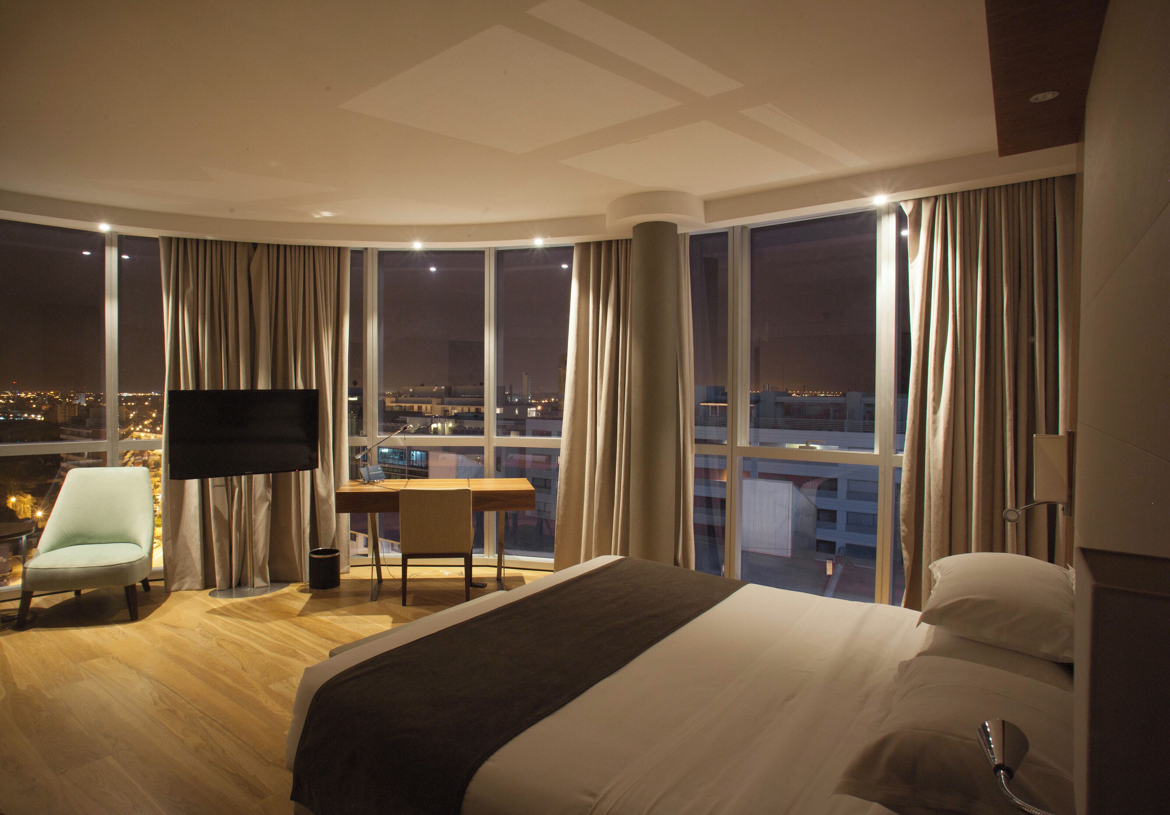 suite (parana) | premium bedding, minibar, in-room safe, desk