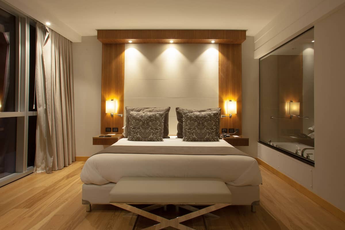 suite (parana) | premium bedding, minibar, in-room safe, desk