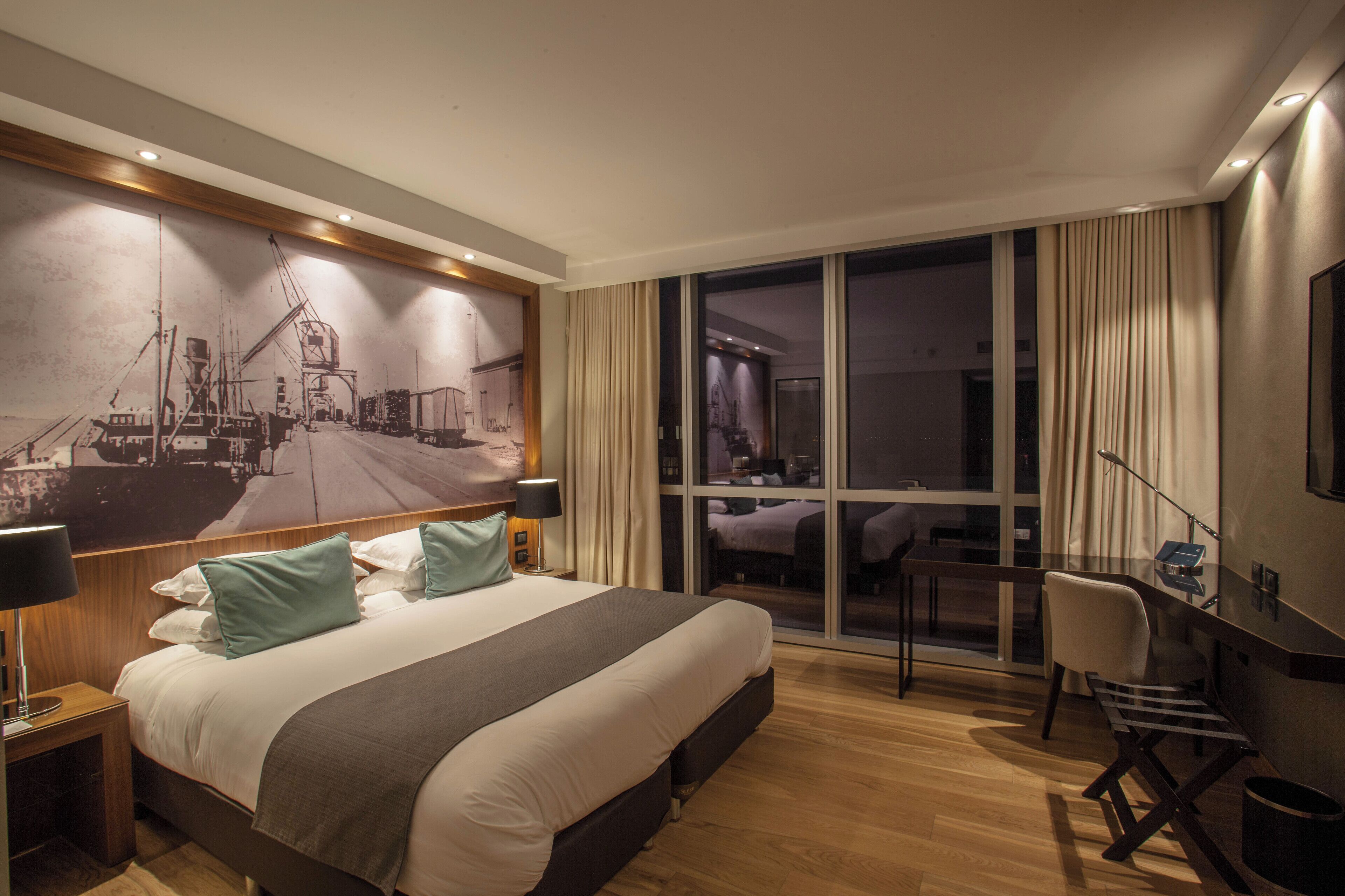 Ropa de cama de alta calidad y minibar 