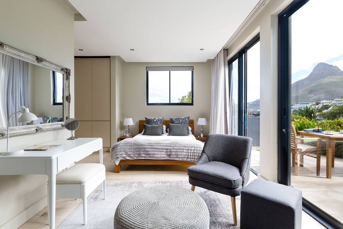Suite – superior, delvis havutsikt | Bad | Dusj, designertoalettartikler, hårføner og badekåper