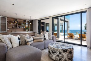 Bar (on property) - Living Hotel Lions Eye (Cape Town)
