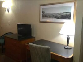 Escritorio y espacio para trabajar con un portátil