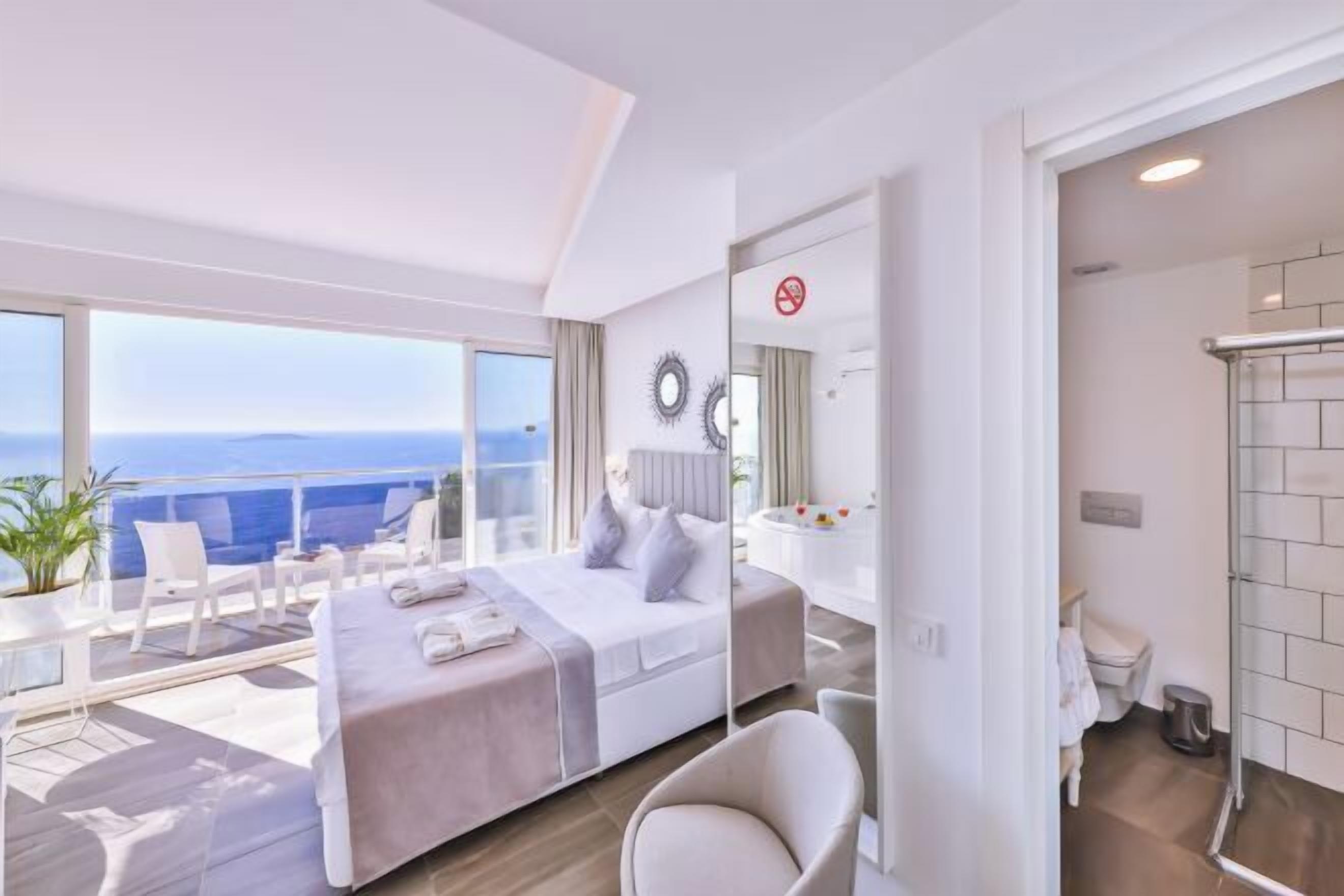 Premium bedding, minibar, in-room safe, desk