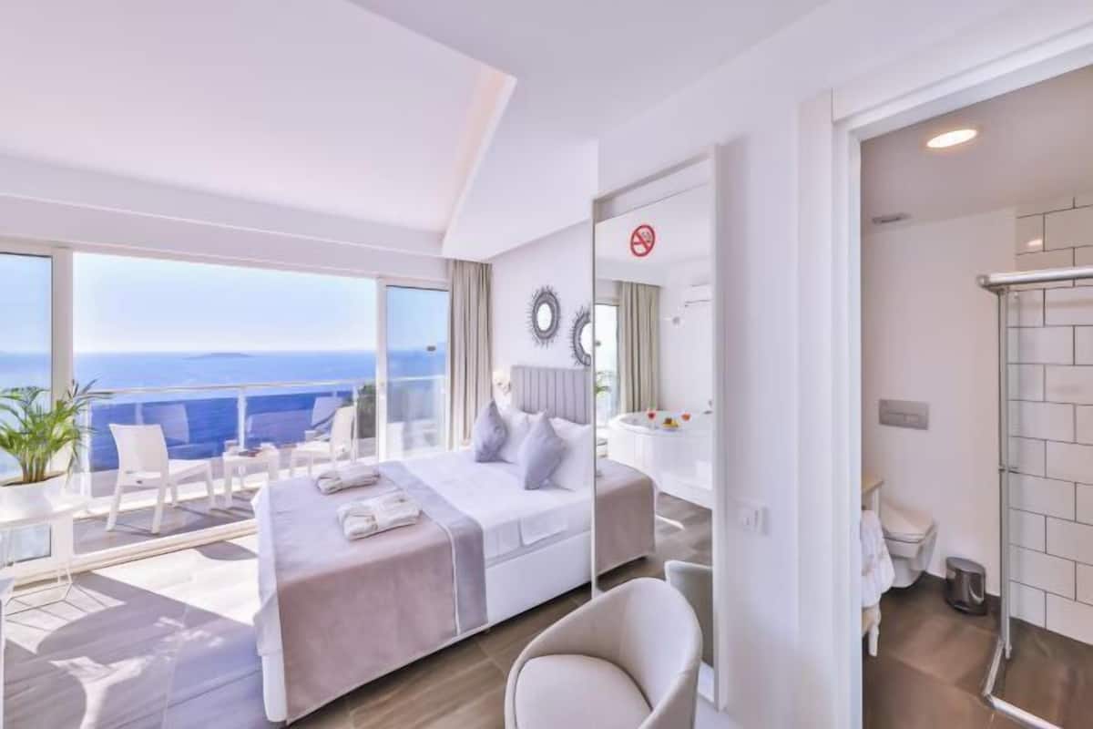 Premium bedding, minibar, in-room safe, desk