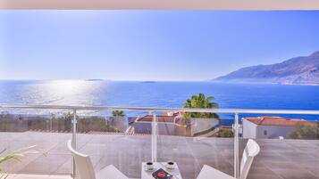 Habitación de luna de miel, hidromasaje, vista al mar | Vista del balcón