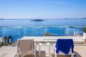 Ropa de cama de alta calidad y minibar