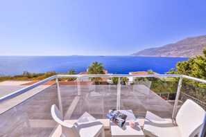 Honeymoon kamer, bubbelbad, uitzicht op zee | Balkon